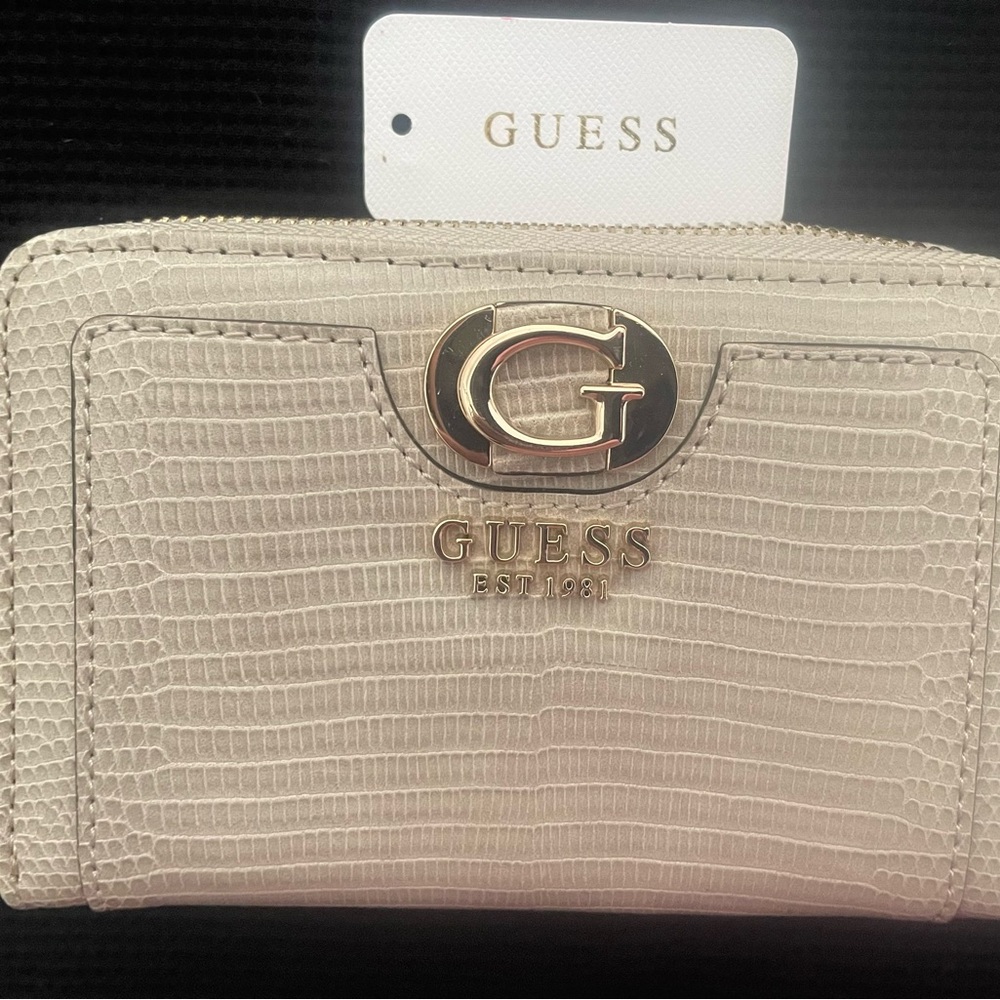 Guess Beige Textured Wallet with Gold Accents NWT